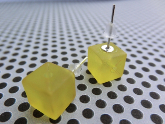 Preview: Ohrstecker gelbe Würfel Quadrat Crushed Ice